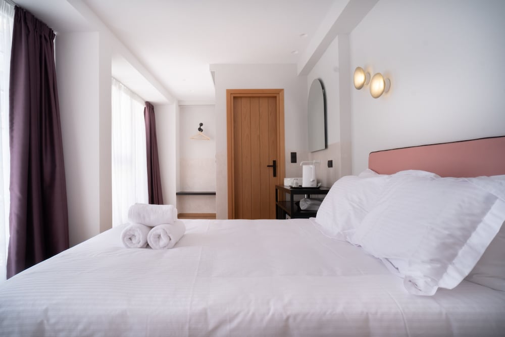 Deluxe Double Room, 1 Queen Bed photo 3