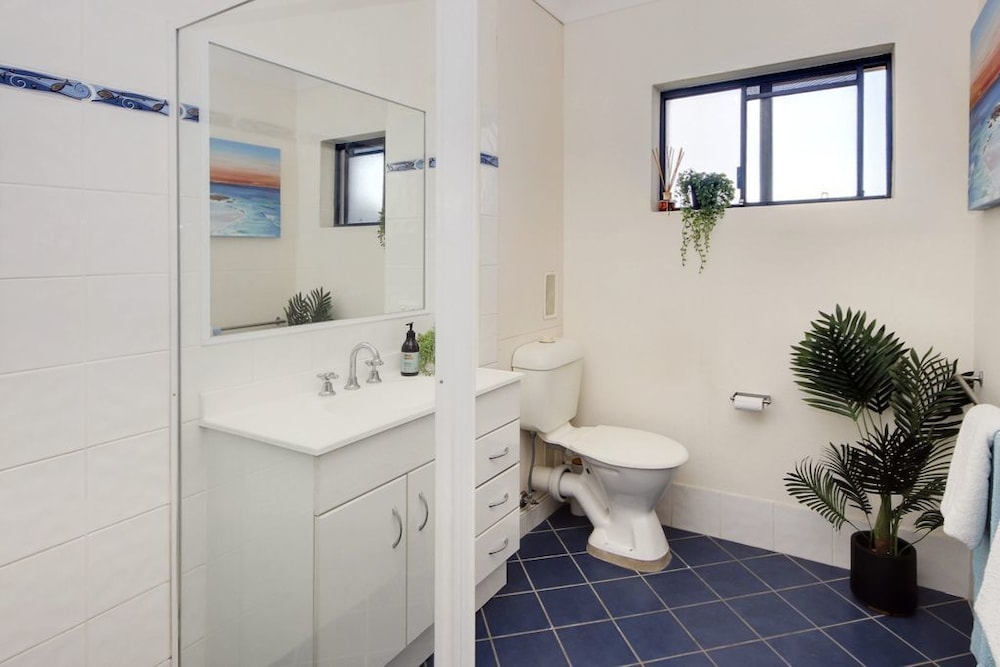 House, 2 Bedrooms photo 2