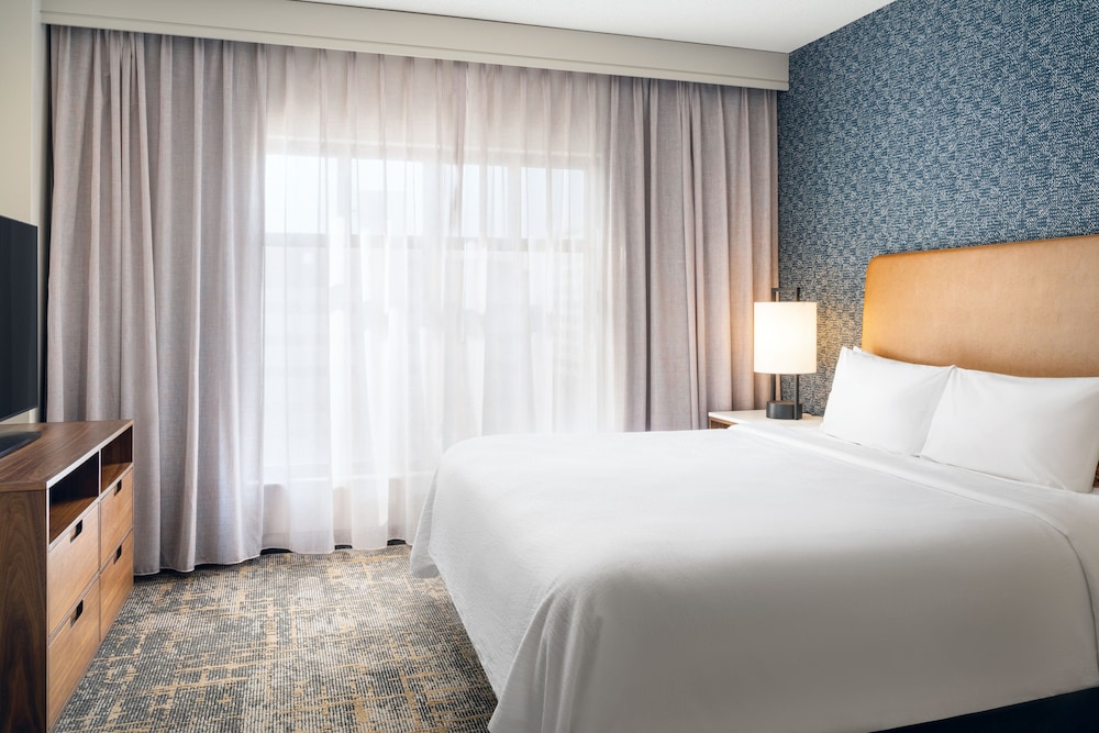 Premium Suite, 1 King Bed (Shower) - Photo 1