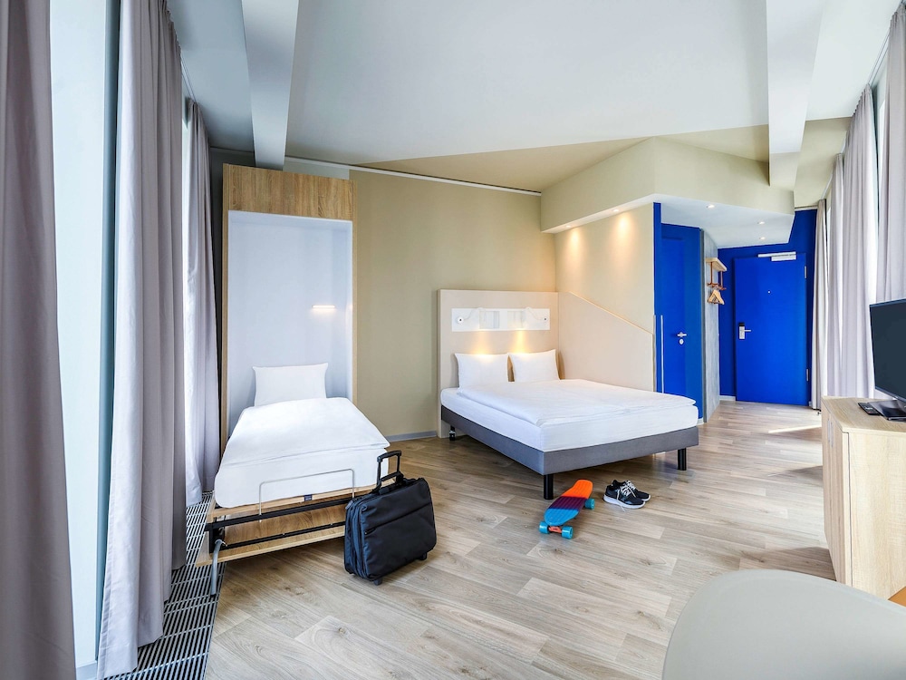 Standard Room, Multiple Beds - Photo 2