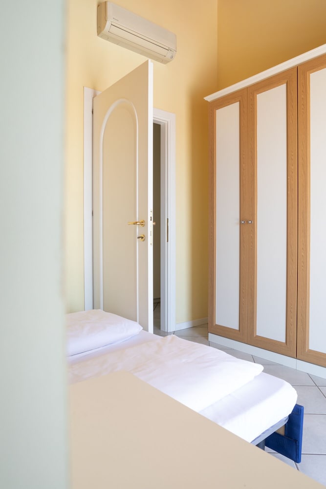 Standard Suite, 2 Bedrooms, Balcony, Lake View - Photo 5