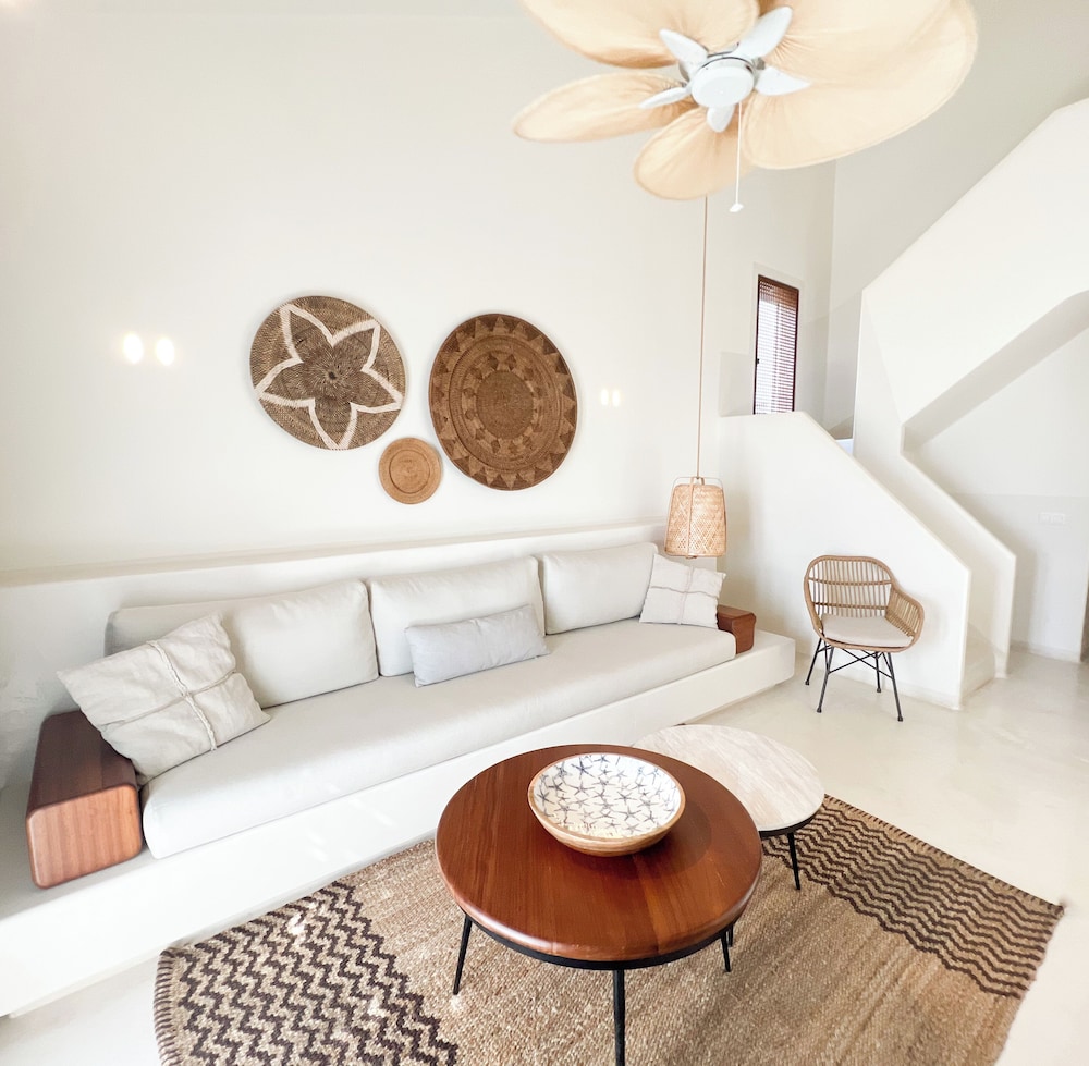 Deluxe Suite, Multiple Beds, Sea View - Photo 1