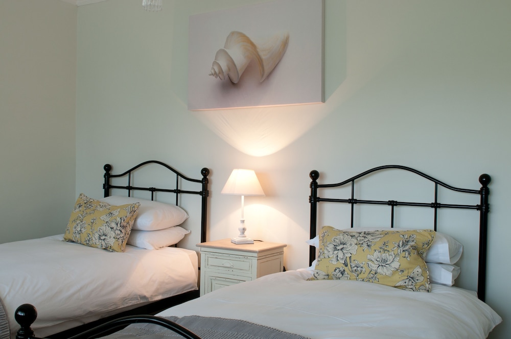 Luxury Family Suite, 2 Bedrooms, Garden View photo 3