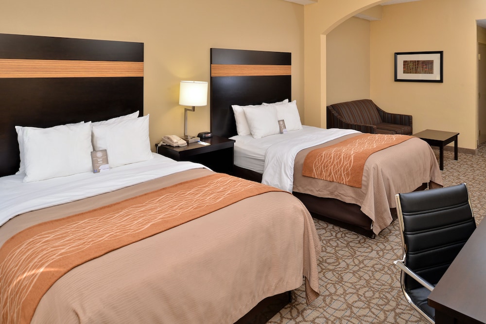 Suite, Multiple Beds, Non Smoking - Photo 2