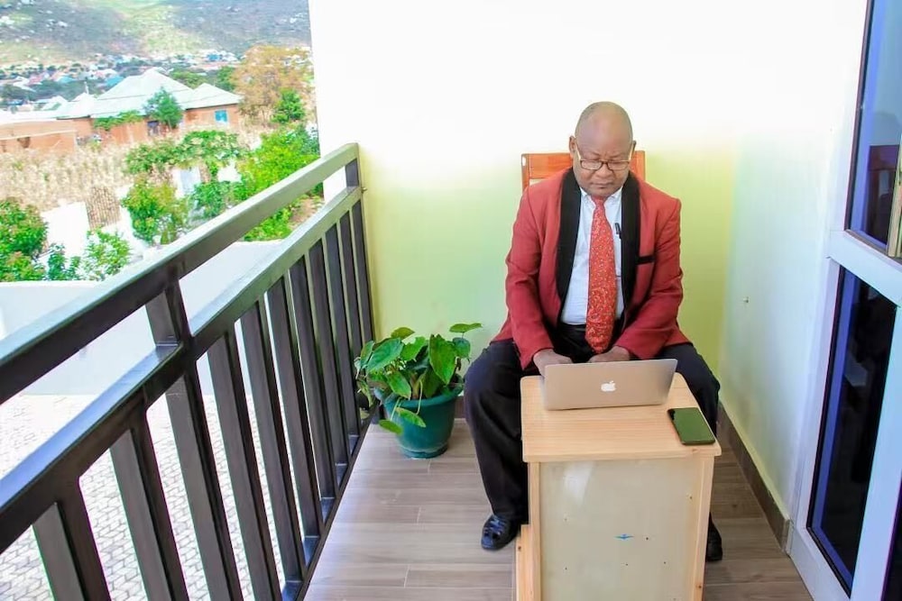 Deluxe Studio, Hill View