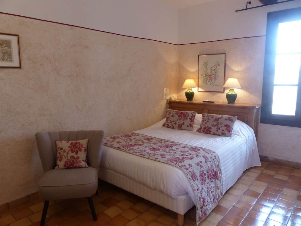 Standard Double Room Single Use (Small) - Photo 1