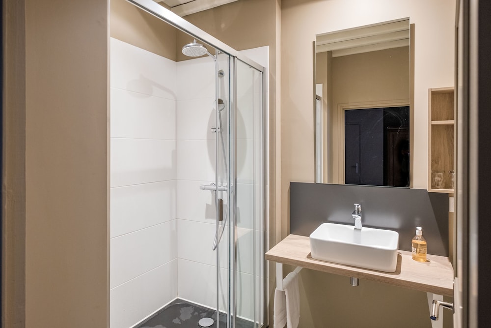 Studio Suite, 2 Bedrooms, Pool Access, Park View (Violette) photo 2