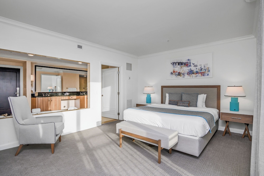Penthouse, Multiple Beds - Photo 21