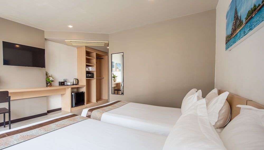 Superior Twin Room With Pool View photo 3