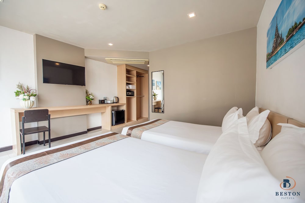 Superior King Room With Pool View photo 3