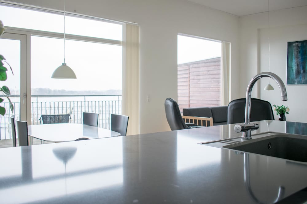 Apartment, 2 Bedrooms, Terrace, Sea View (Linen Excluded) photo 3