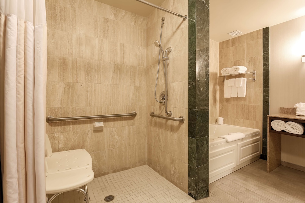 Junior Suite, 1 King Bed, Accessible - Photo 5