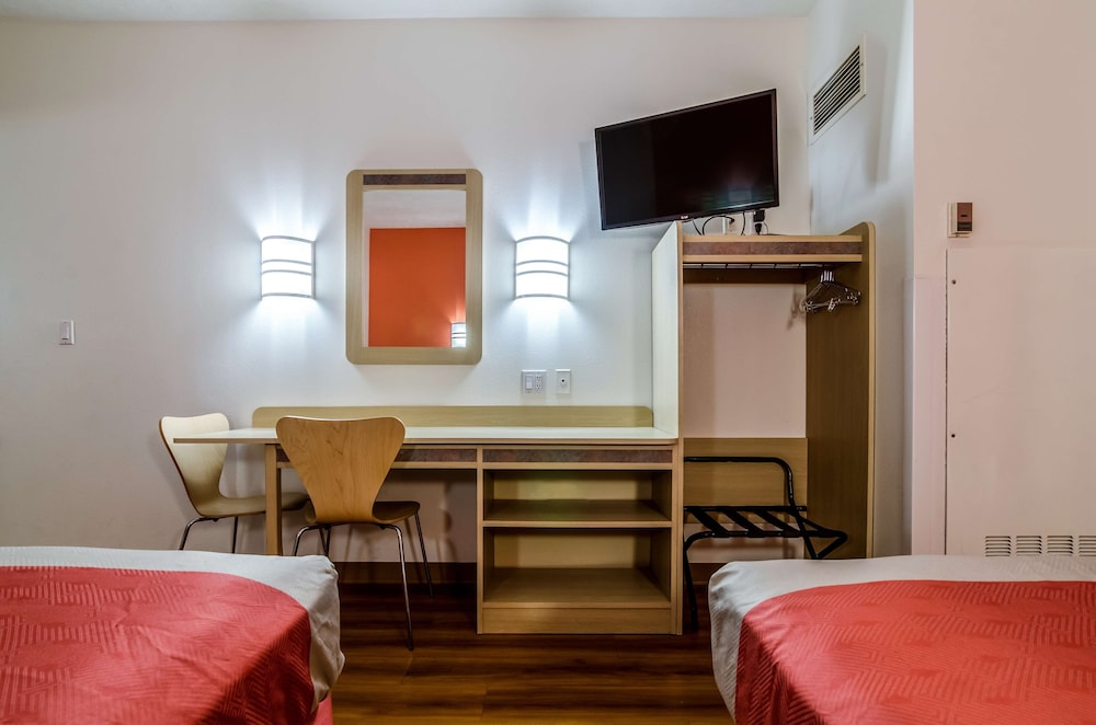 Standard Room, 2 Double Beds, Non Smoking - Photo 8