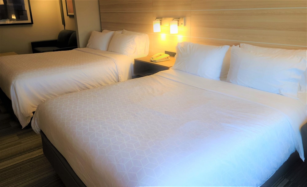 Suite, 2 Queen Beds - Photo 3