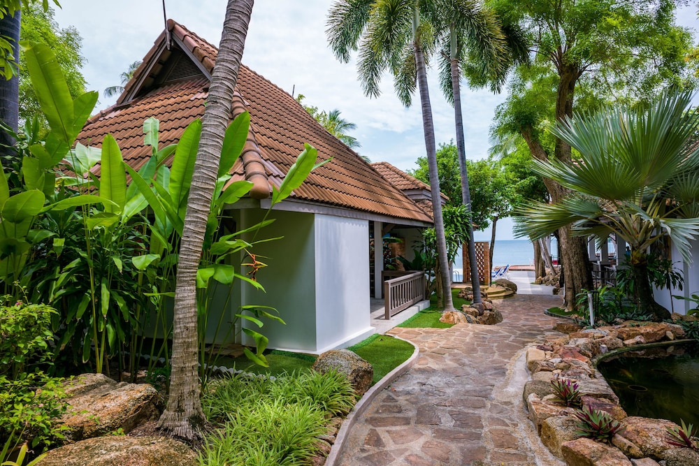 Deluxe Villa, 1 King Bed, Garden View - Photo 5