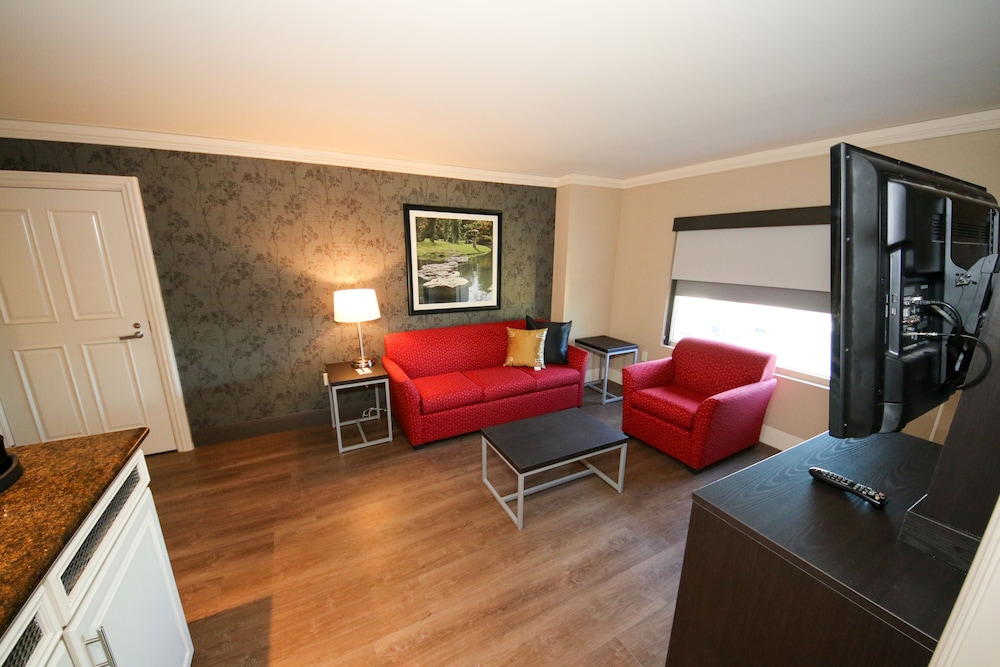 Sunset Bungalow Suite - Photo 6