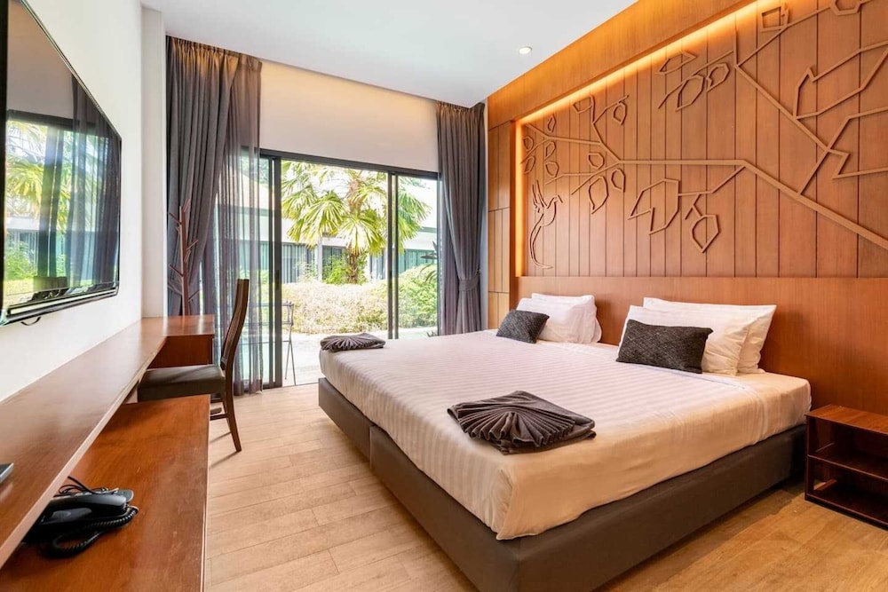 1 Bedrooms, Pool Access - Photo 1