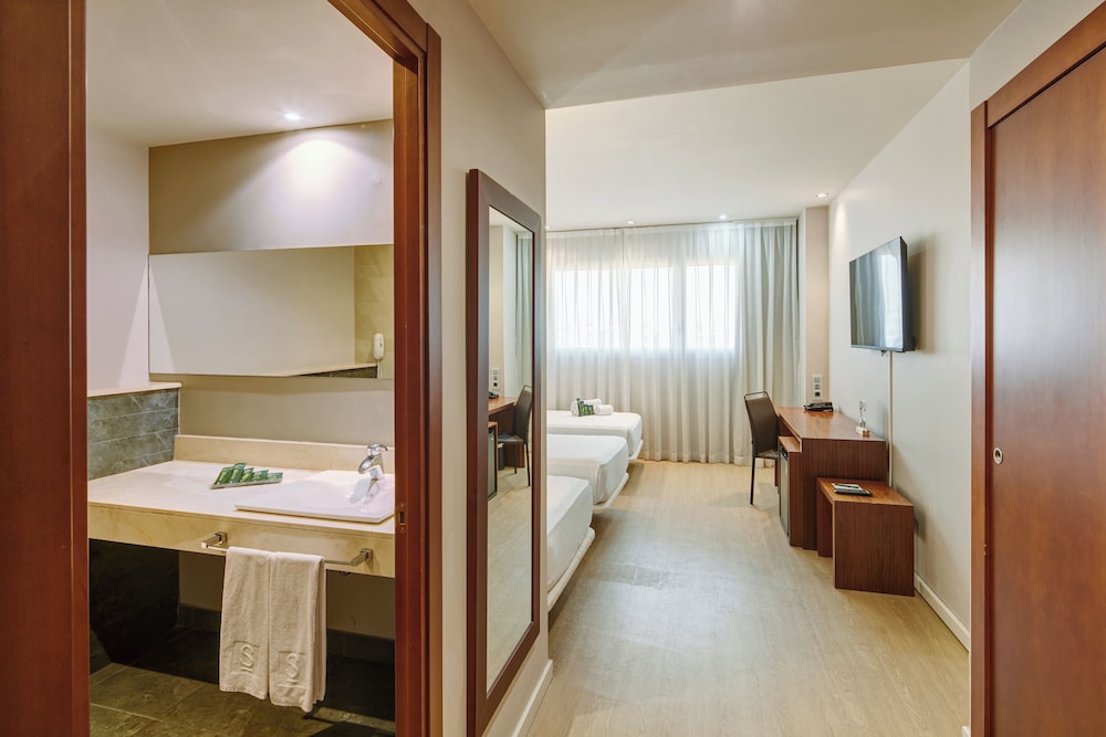 Classic Twin Room (con Cama Extra) photo 2