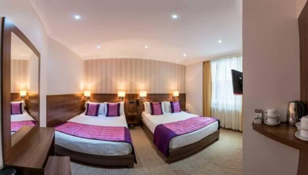 Family Room, 2 Double Beds photo 1