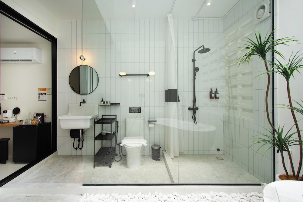Deluxe Room With Bathtub photo 3