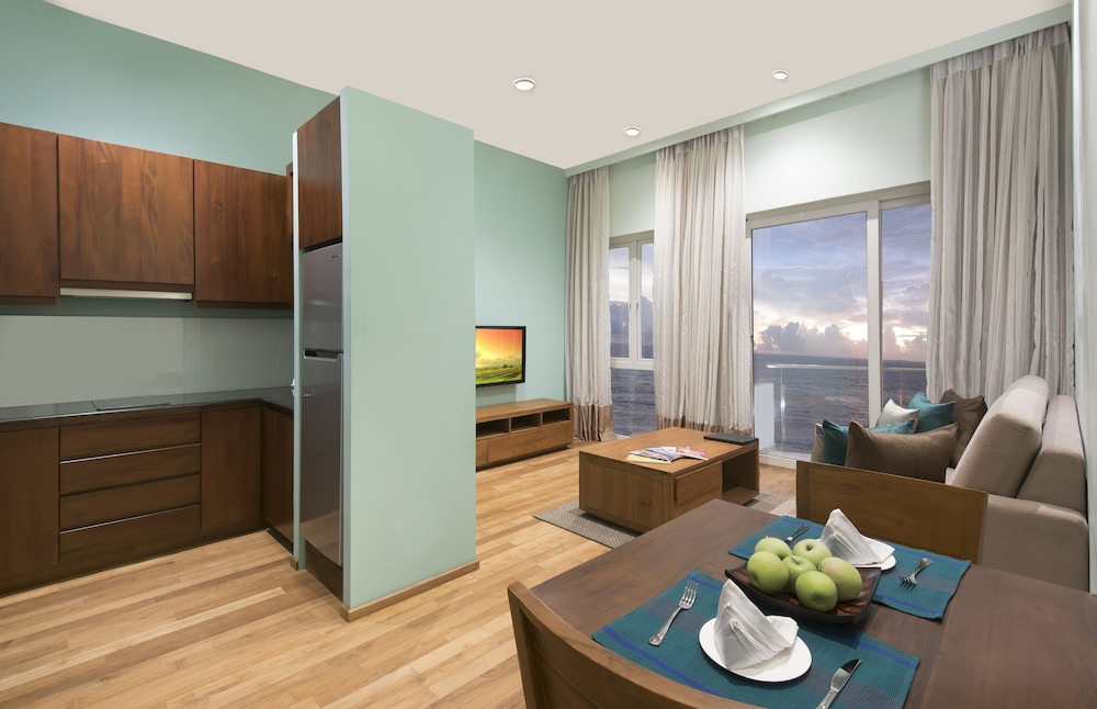 Panorama Suite with Full Sea View photo 2