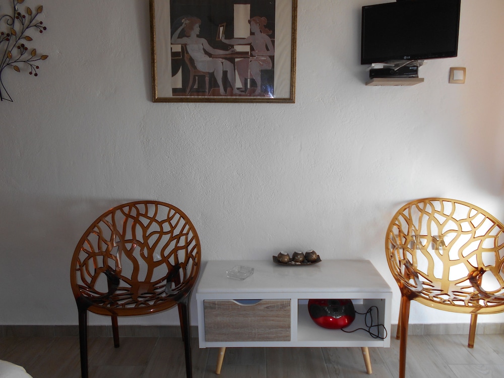 Double or Twin Room, Pool View (Kitchenette corner) photo 3