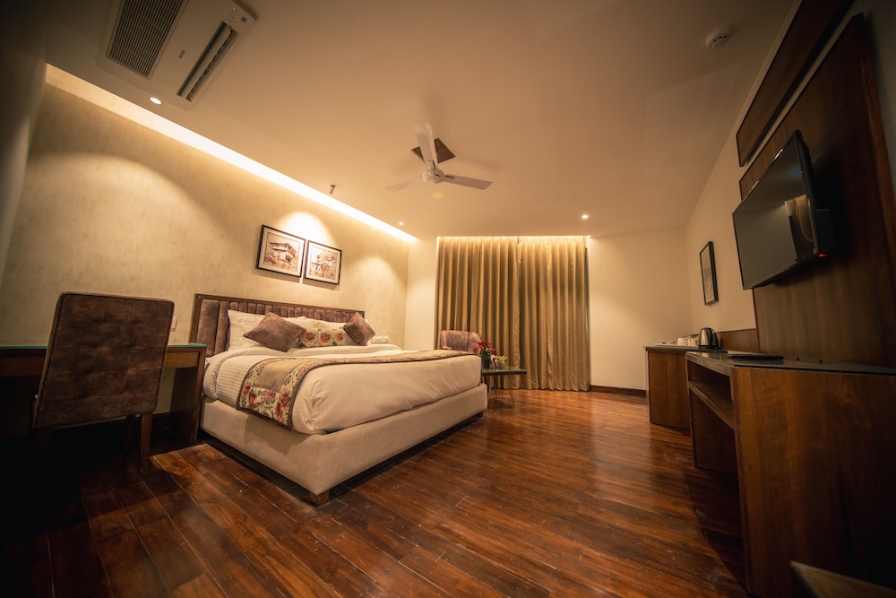 Premium Room with Private Balcony - Photo 6
