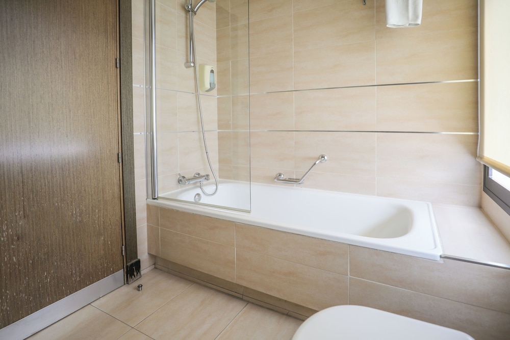 Standard Double Room - Photo 15