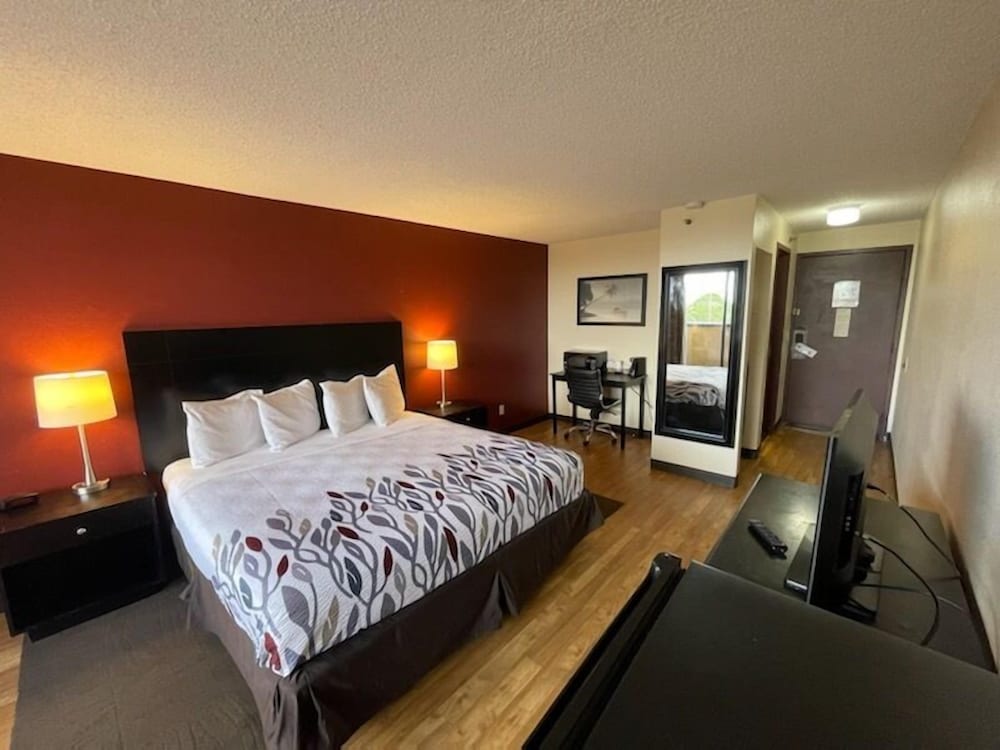 Room, 1 King Bed, Pool View photo 3