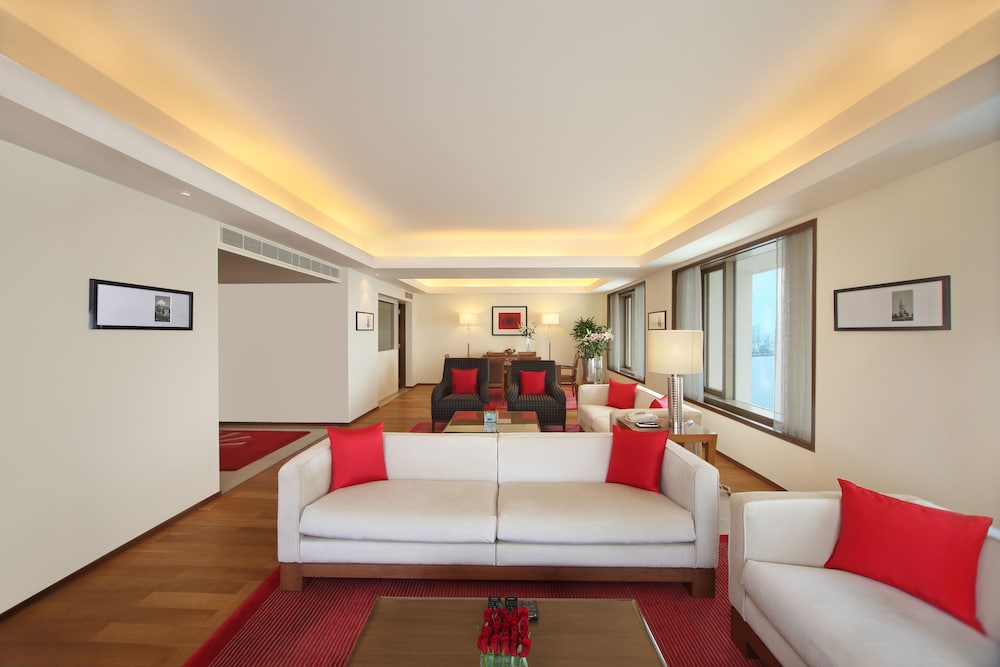 Presidential Suite thumbnail 5