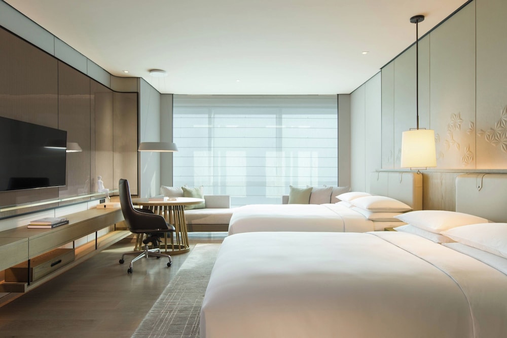 Room, 2 Double Beds, City View photo 1