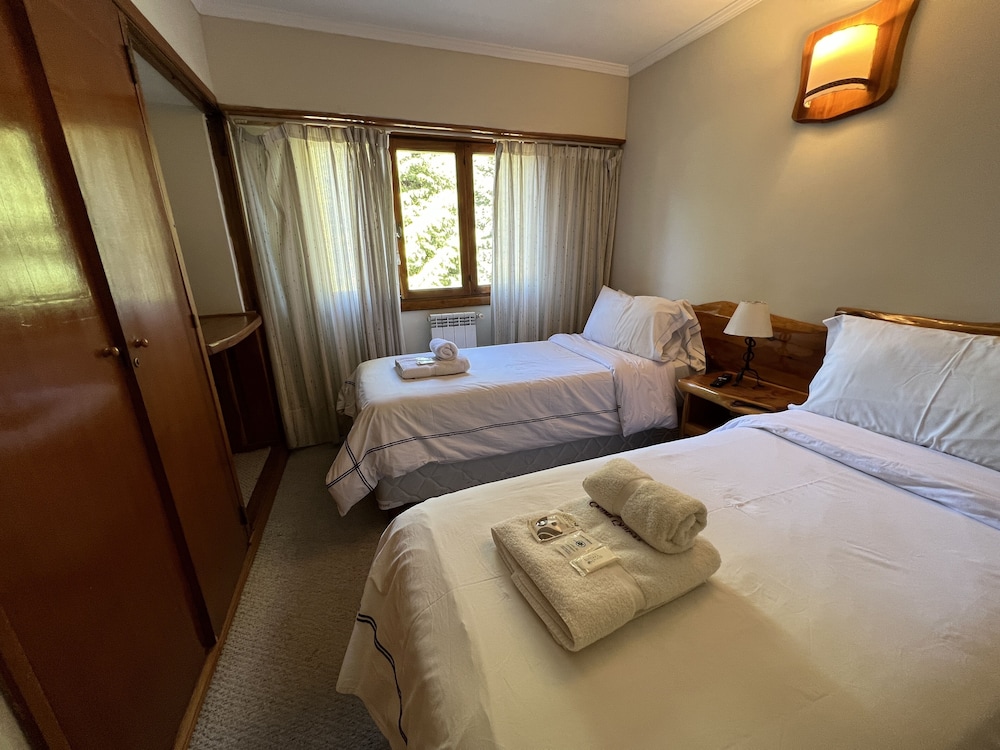 Basic Room, 2 Twin Beds photo 1
