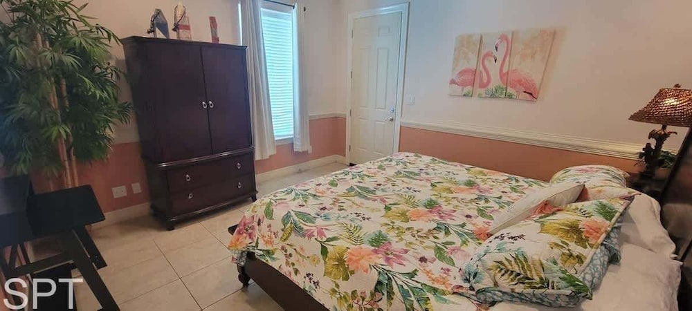 Condo, 2 Bedrooms