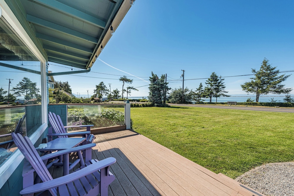 Waterfront King Room, Fireplace, Kitchen, Large Jetted Tub