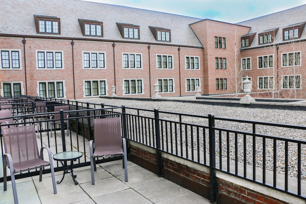 Executive Room, 1 King Bed, Accessible, Terrace - Photo 4