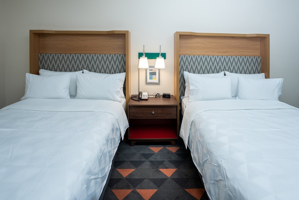 Standard Room, 2 Queen Beds, Accessible (Roll-In Shower) - Photo 5