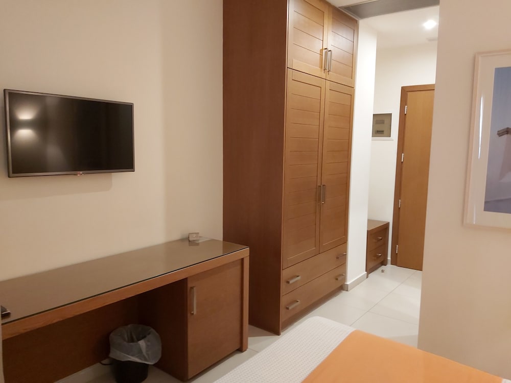 Standard Room, City View - Photo 5