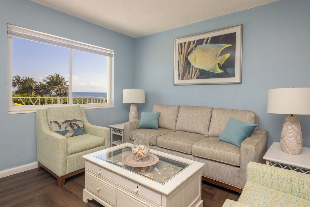 Suite, 1 Bedroom, Oceanfront (King) photo 2