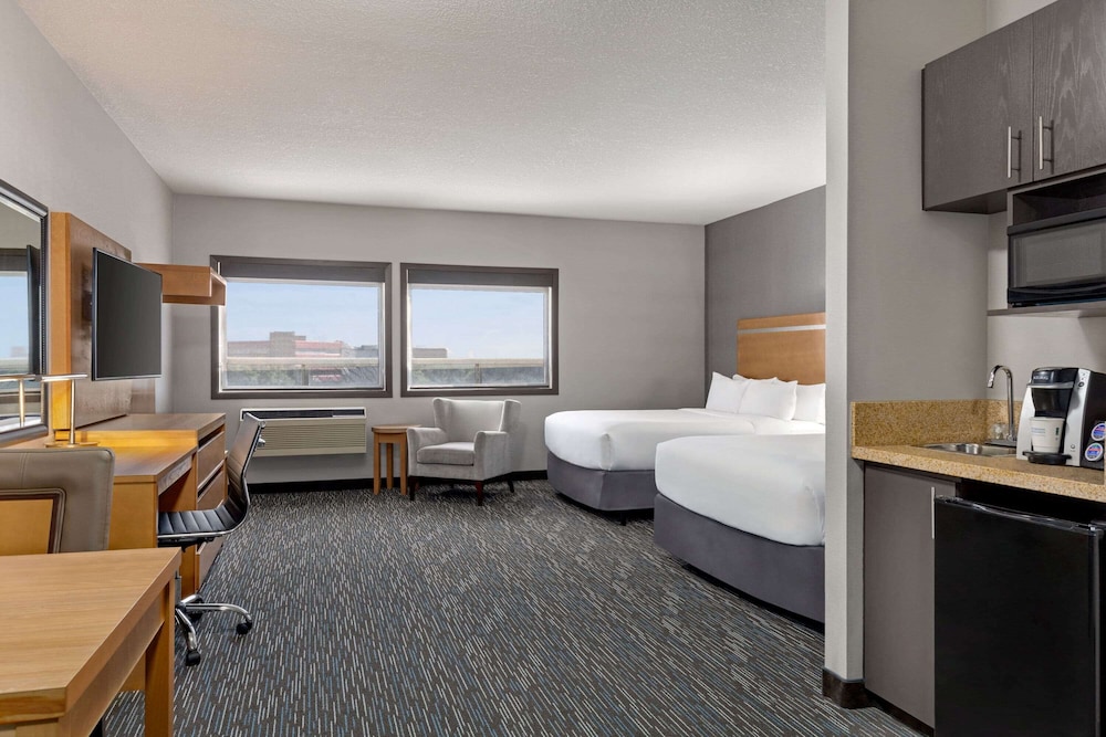 Room, 2 Queen Beds, Non Smoking (Efficiency) - Photo 3