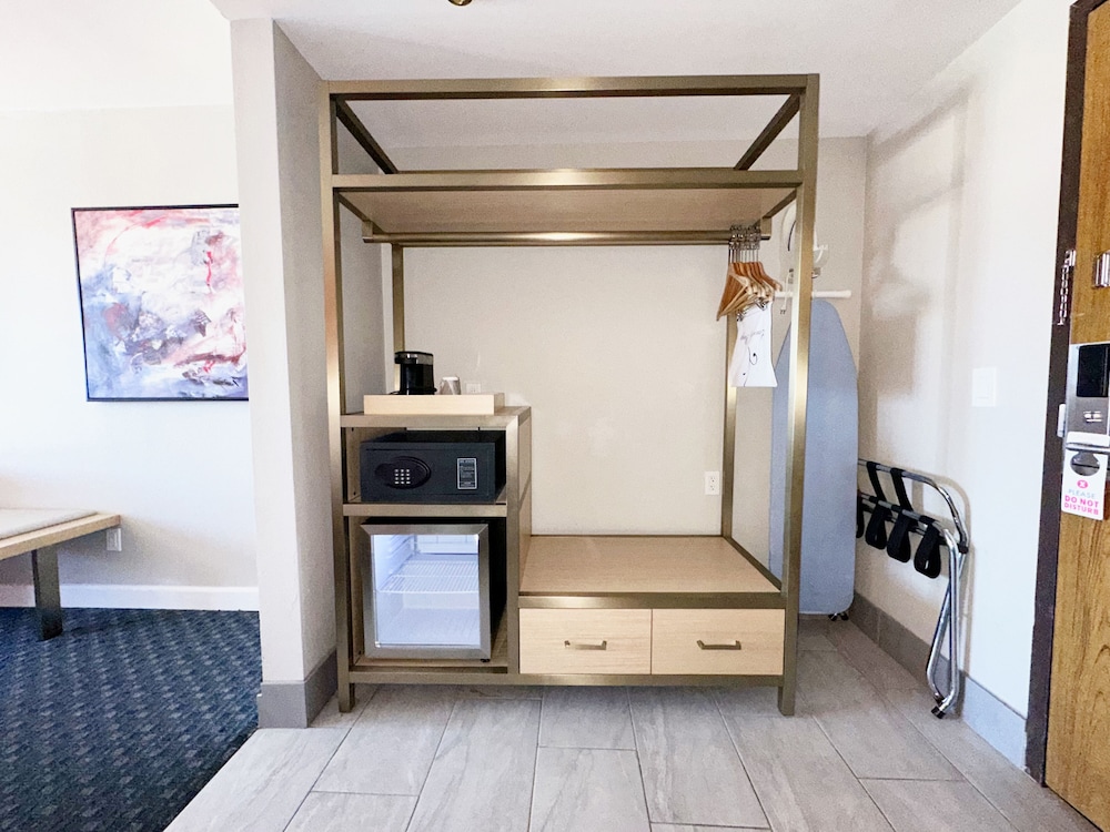Double Room, Non Smoking - Photo 13