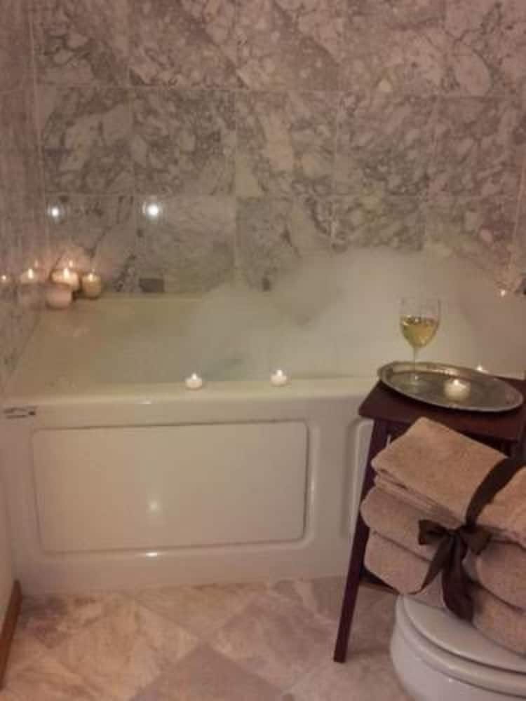Room, Non Smoking, Private Bathroom (The Bitterroot River Room) photo 2