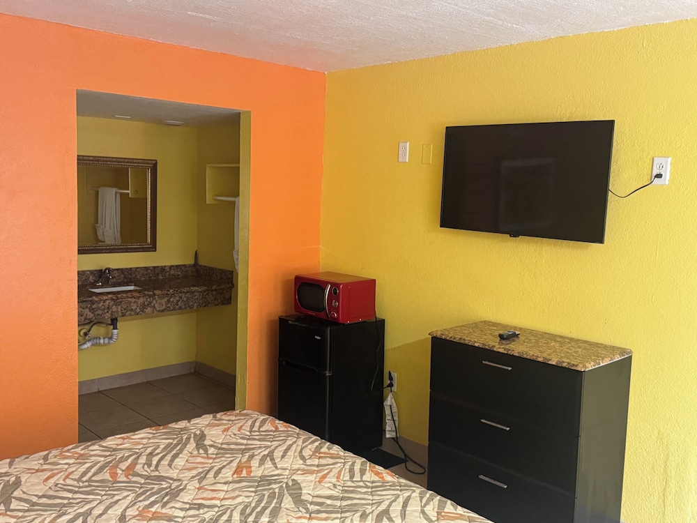 Comfort Room, 1 King Bed, Non Smoking