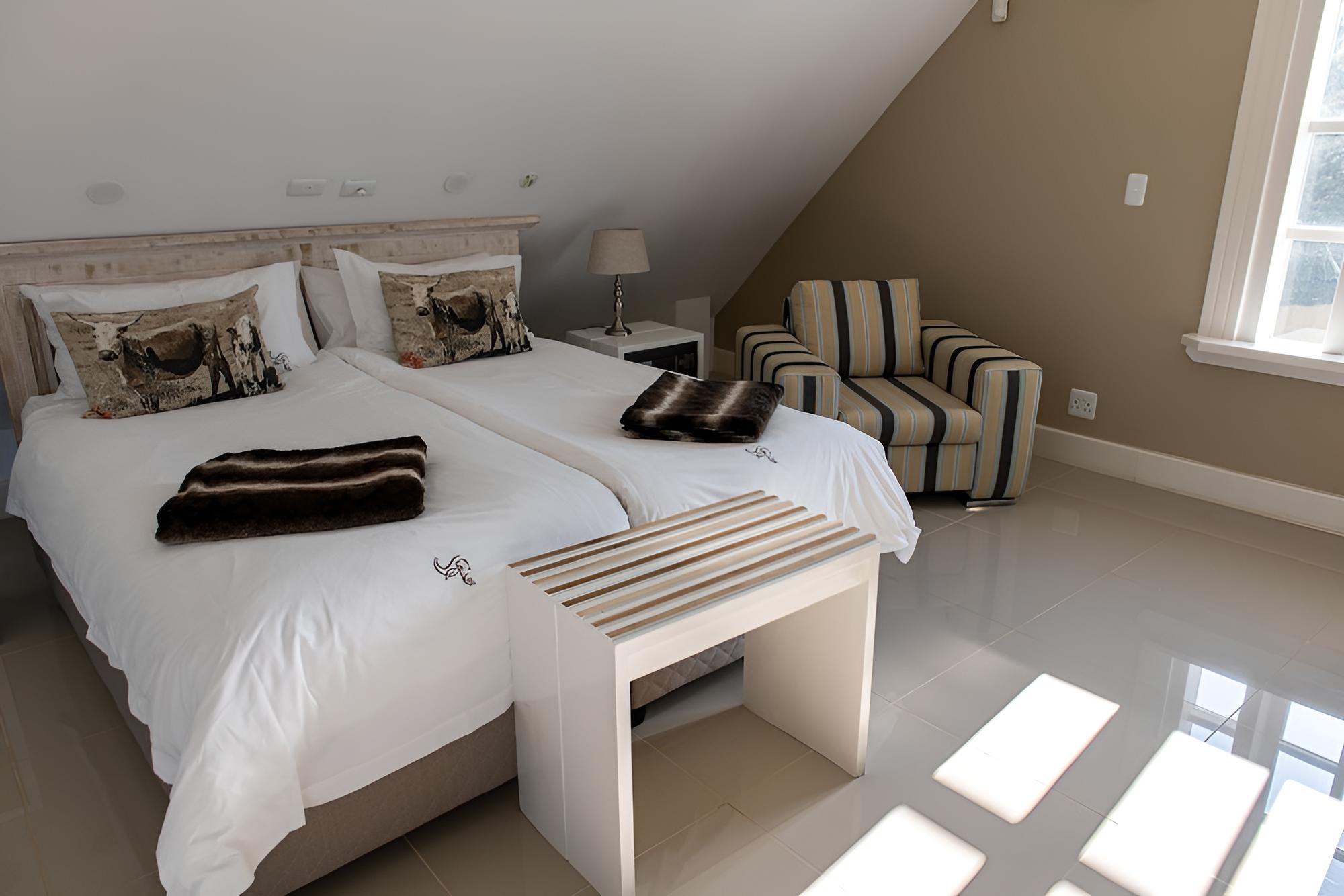 Mountain view room photo 2