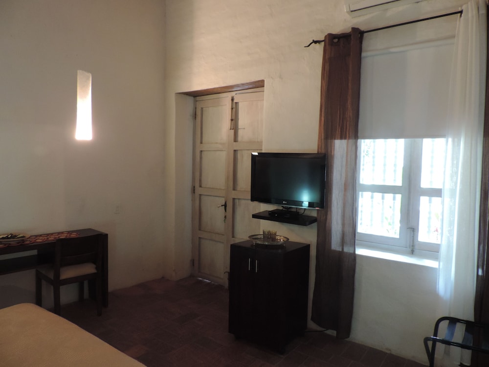 Superior Room, 1 Queen Bed photo 2
