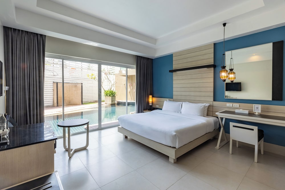 Pool Access Room (Double OR Twin beds) - Photo 1