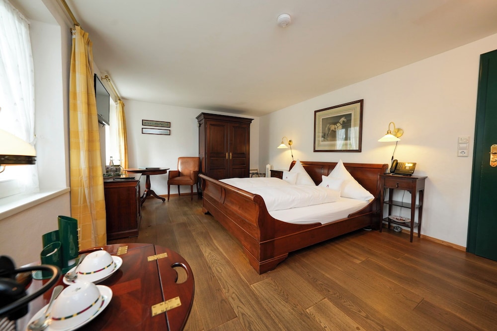 Classic Double Room, Bathtub, Courtyard View