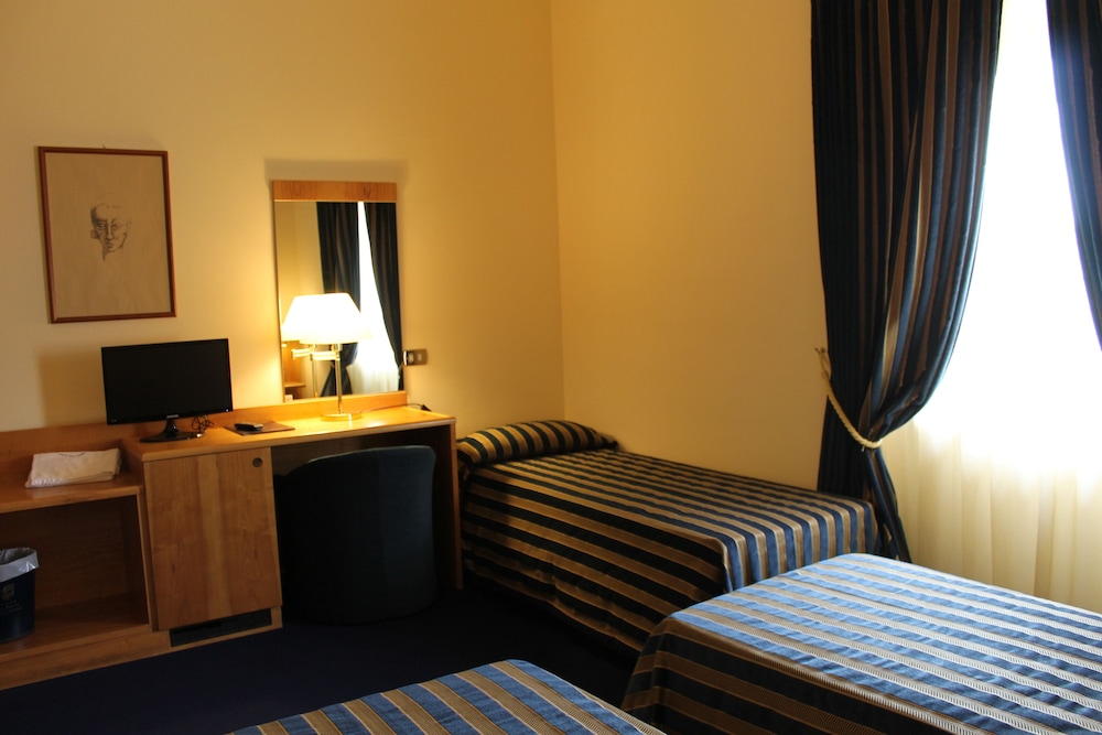 Standard Triple Room photo 2