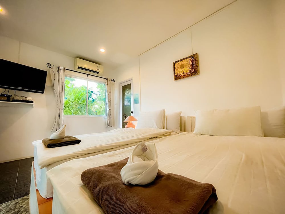 Room, 2 Twin Beds, Non Smoking - Photo 1