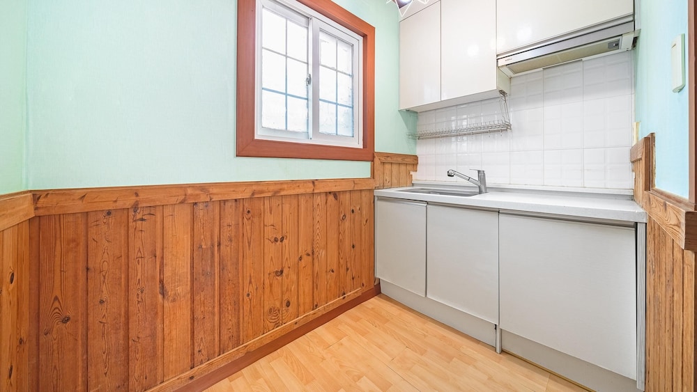 Basic Room, 1 Bedroom (freesia) - Photo 10