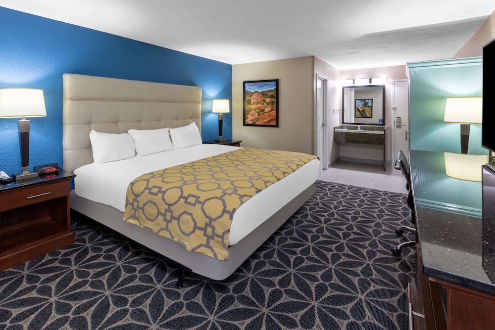 Room, 1 King Bed, Non Smoking - Photo 1